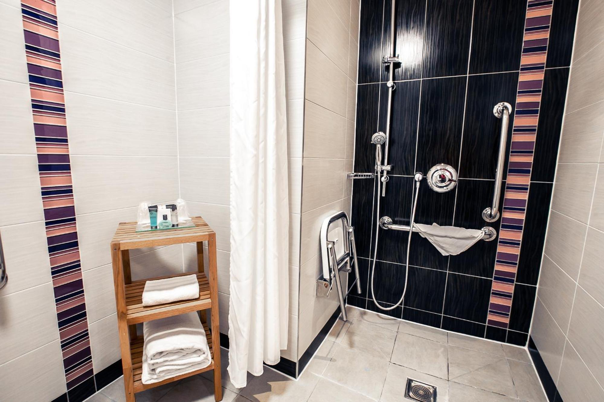 Crowne Plaza Dublin By Ihg 4*